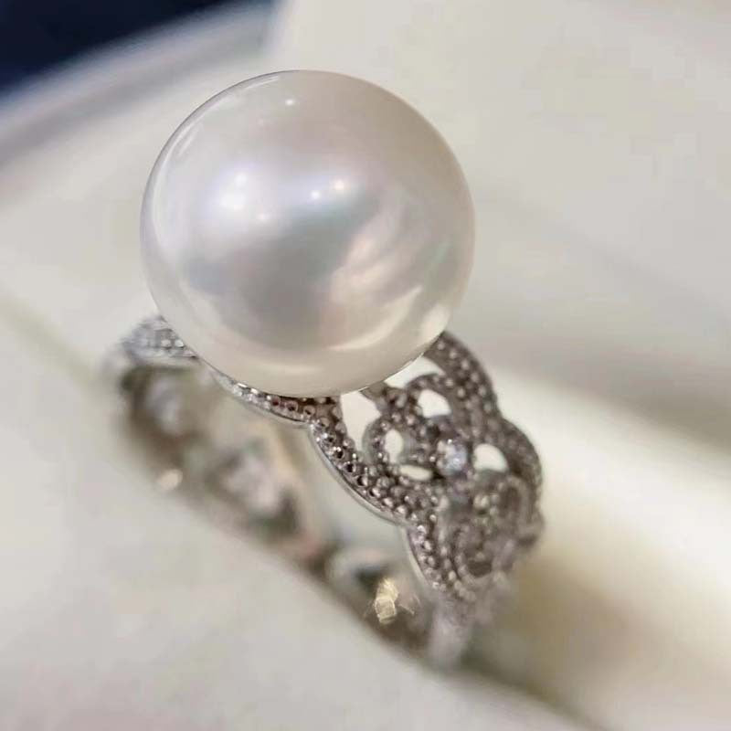 Vintage Lace 10-11mm Freshwater Pearl Ring