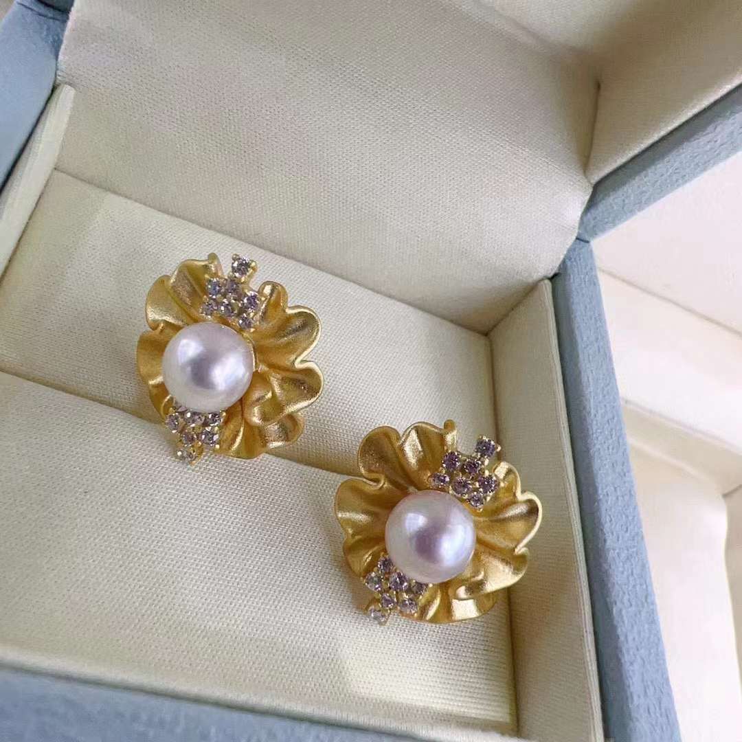 Vintage 6-7mm Freshwater Pearl Flower Shape Earrings