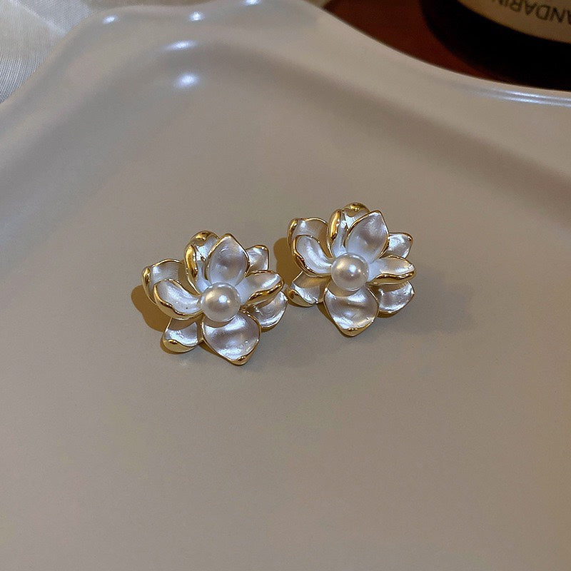 5-6mm Freshwater Pearl Lotus Stud Earrings