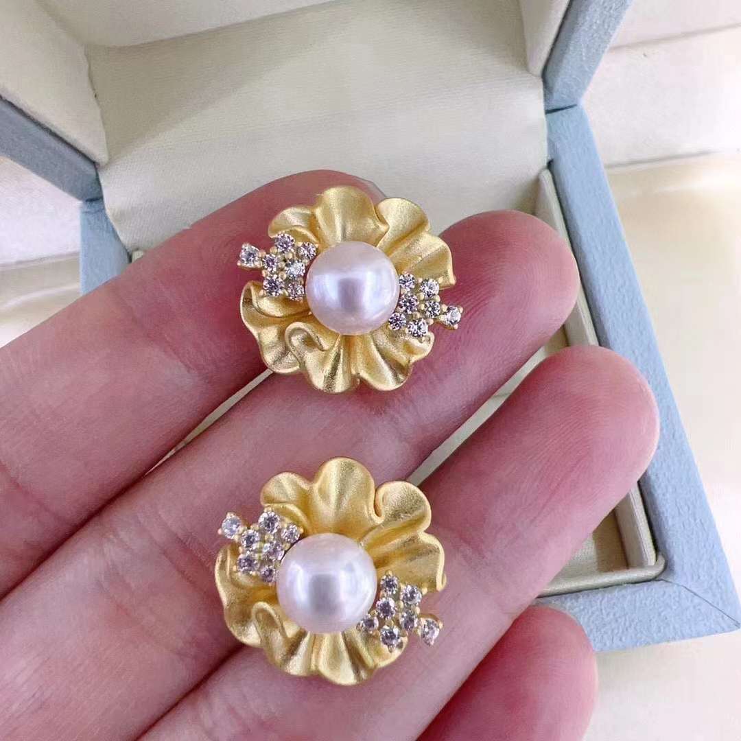 Vintage 6-7mm Freshwater Pearl Flower Shape Earrings