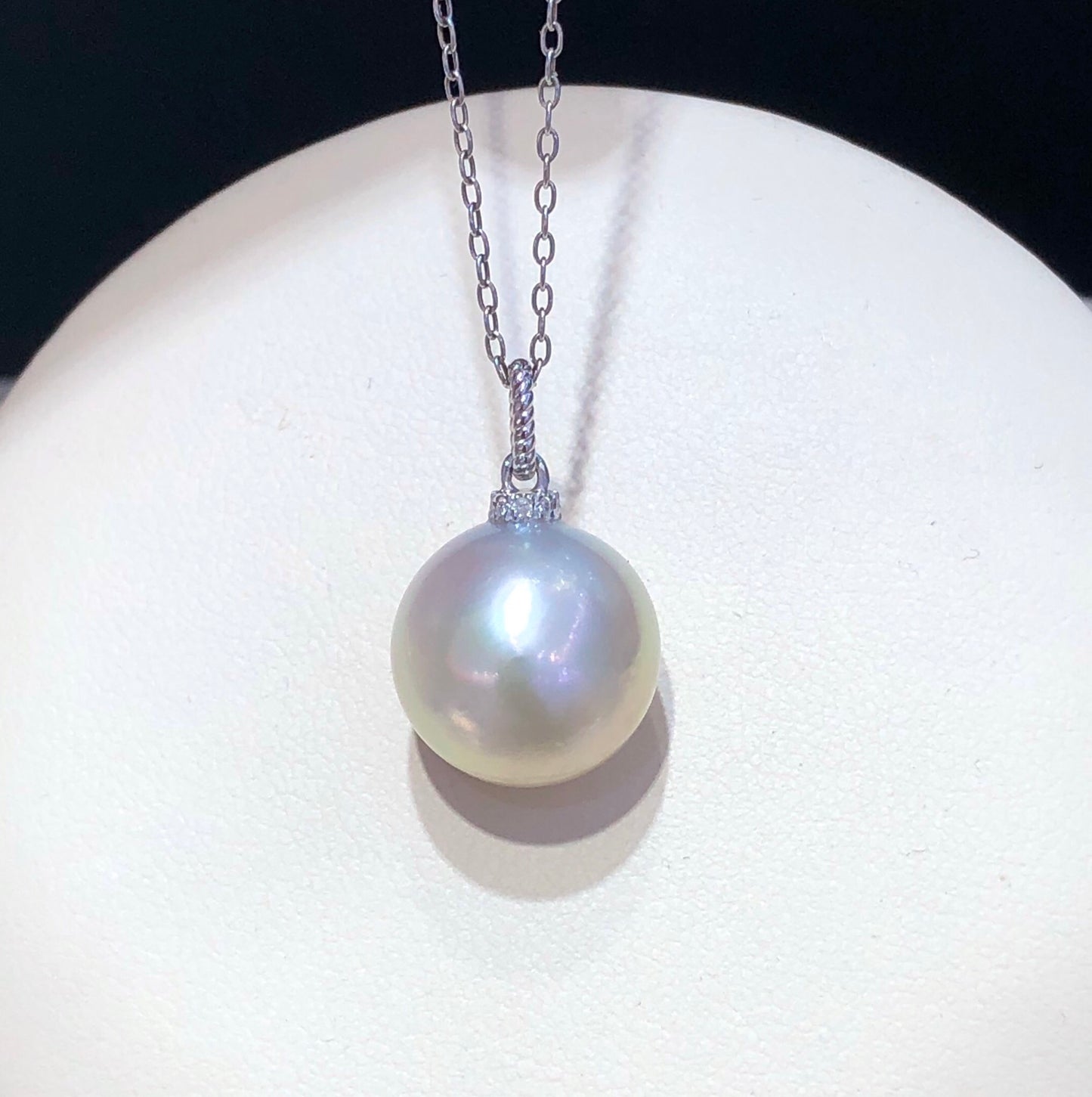 13.1mm Australia White Seawater Pearl Pendant & 18k Solid Gold and diamonds