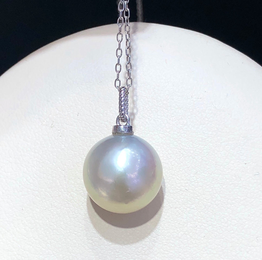 13.1mm Australia White Seawater Pearl Pendant & 18k Solid Gold and diamonds