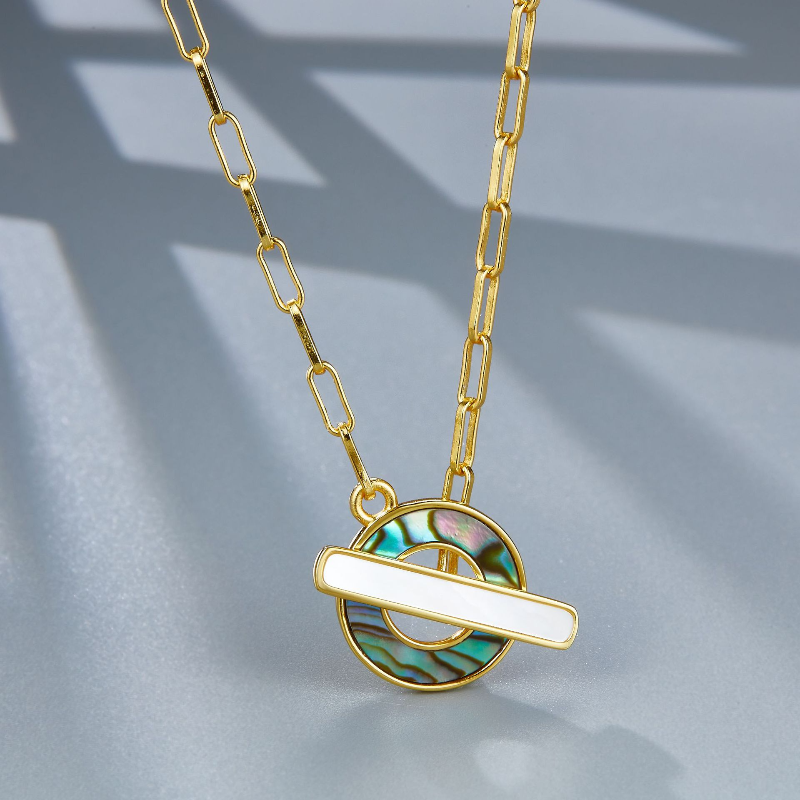 Contrasting Color Design OT Buckle Necklace