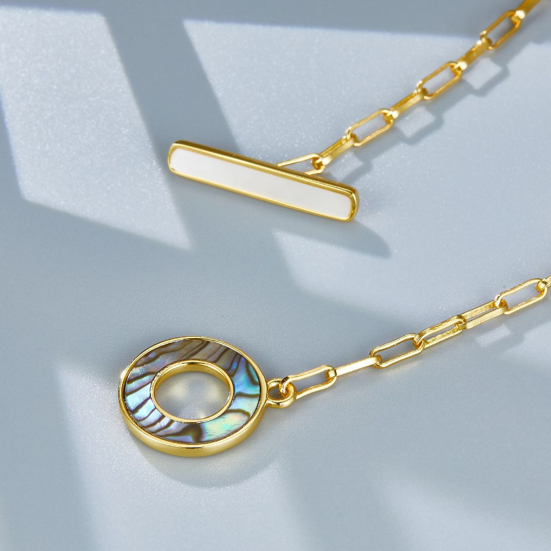 Contrasting Color Design OT Buckle Necklace
