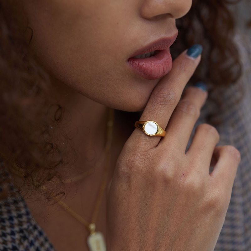 Trendy Natural White Mother-of-Pearl Ring