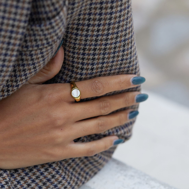 Trendy Natural White Mother-of-Pearl Ring